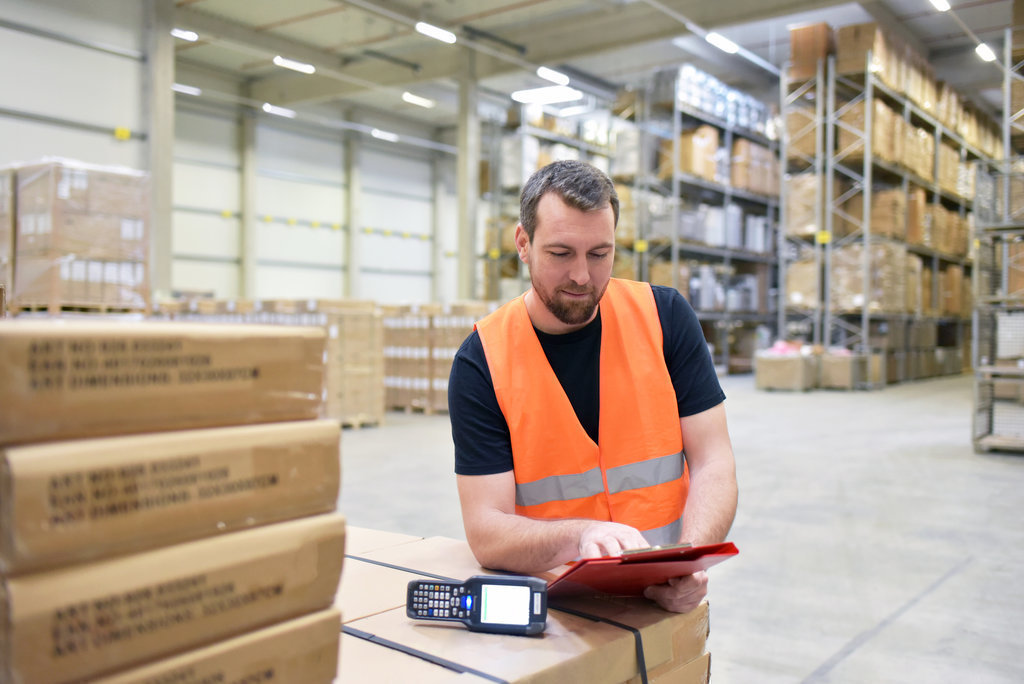 Ozon работа. Оператор озон вакансии. Оператор склада гпх озон что это. Работник склада озон. Оператор склада.